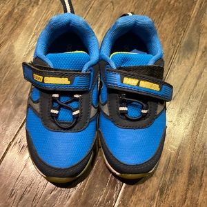 Size 8 (toddler) paw patrol lite up shoes never worn